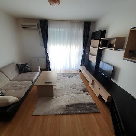 オラデアUrban Retreat Luxury Hideawayアパートメント エクステリア 写真